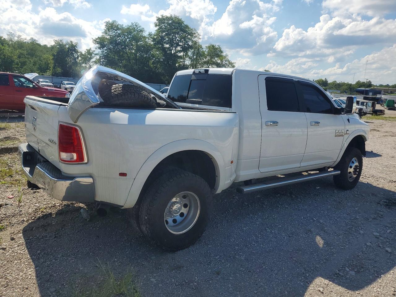 2017 Ram 3500 Laramie - Фото 3