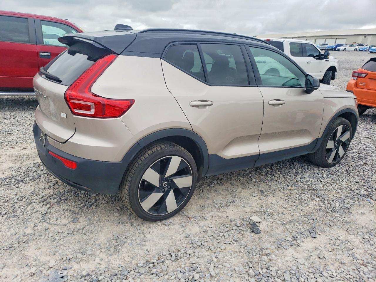 2023 Volvo Xc40 Recharge Plus - Image 3