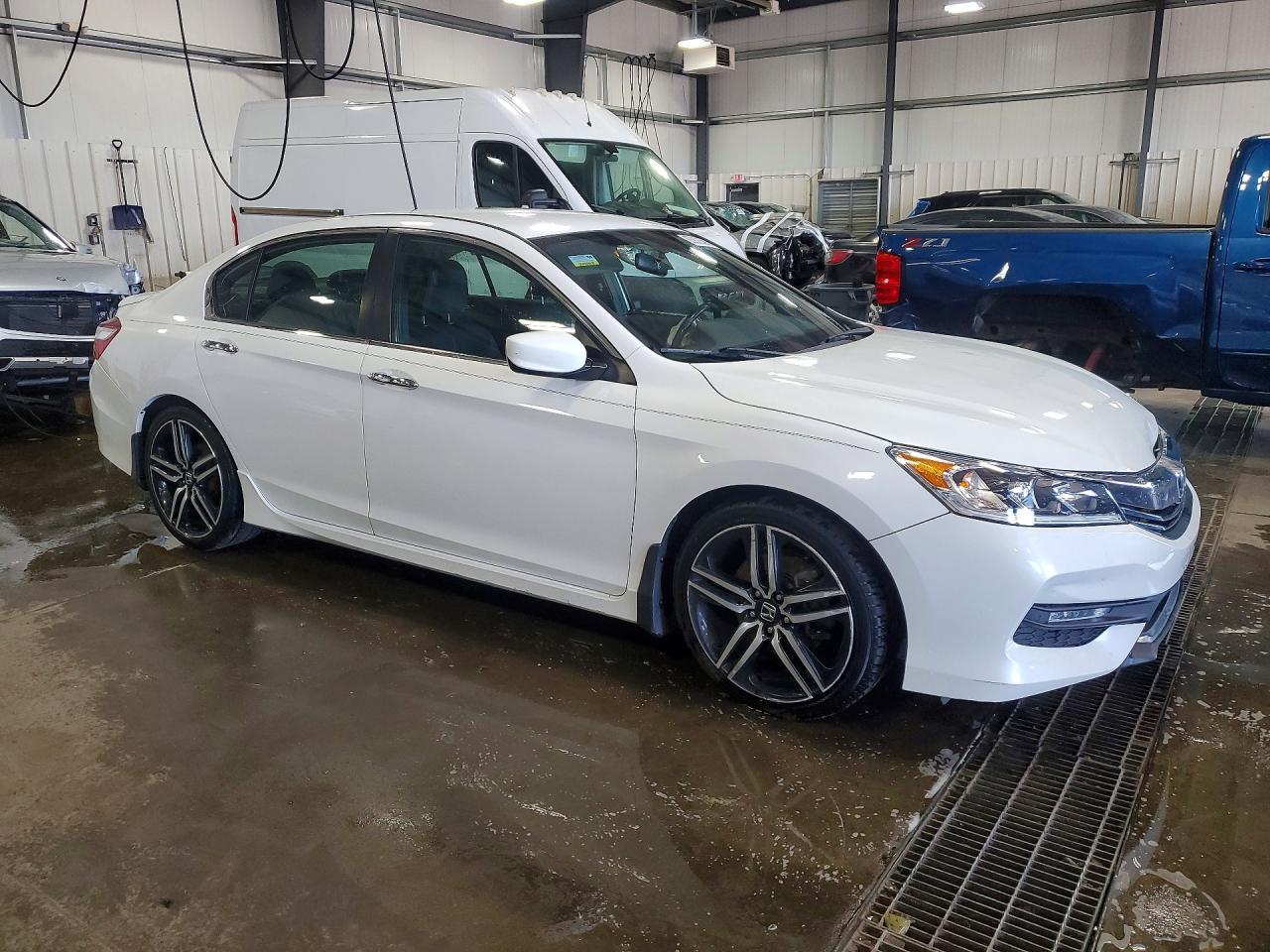 2017 Honda Accord Sport - Image 4