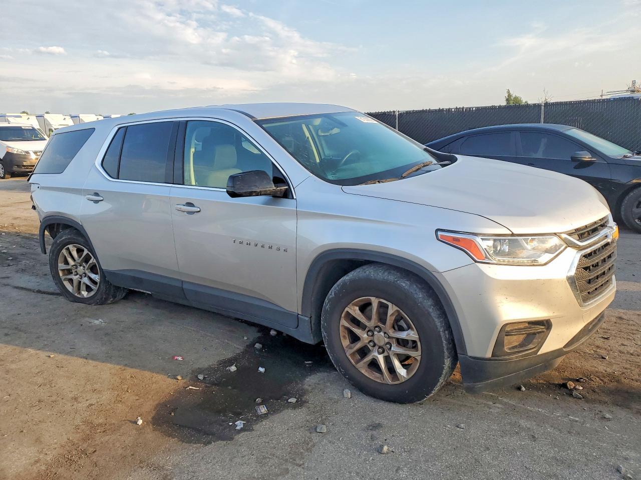 2020 Chevrolet Traverse Ls - Image 4