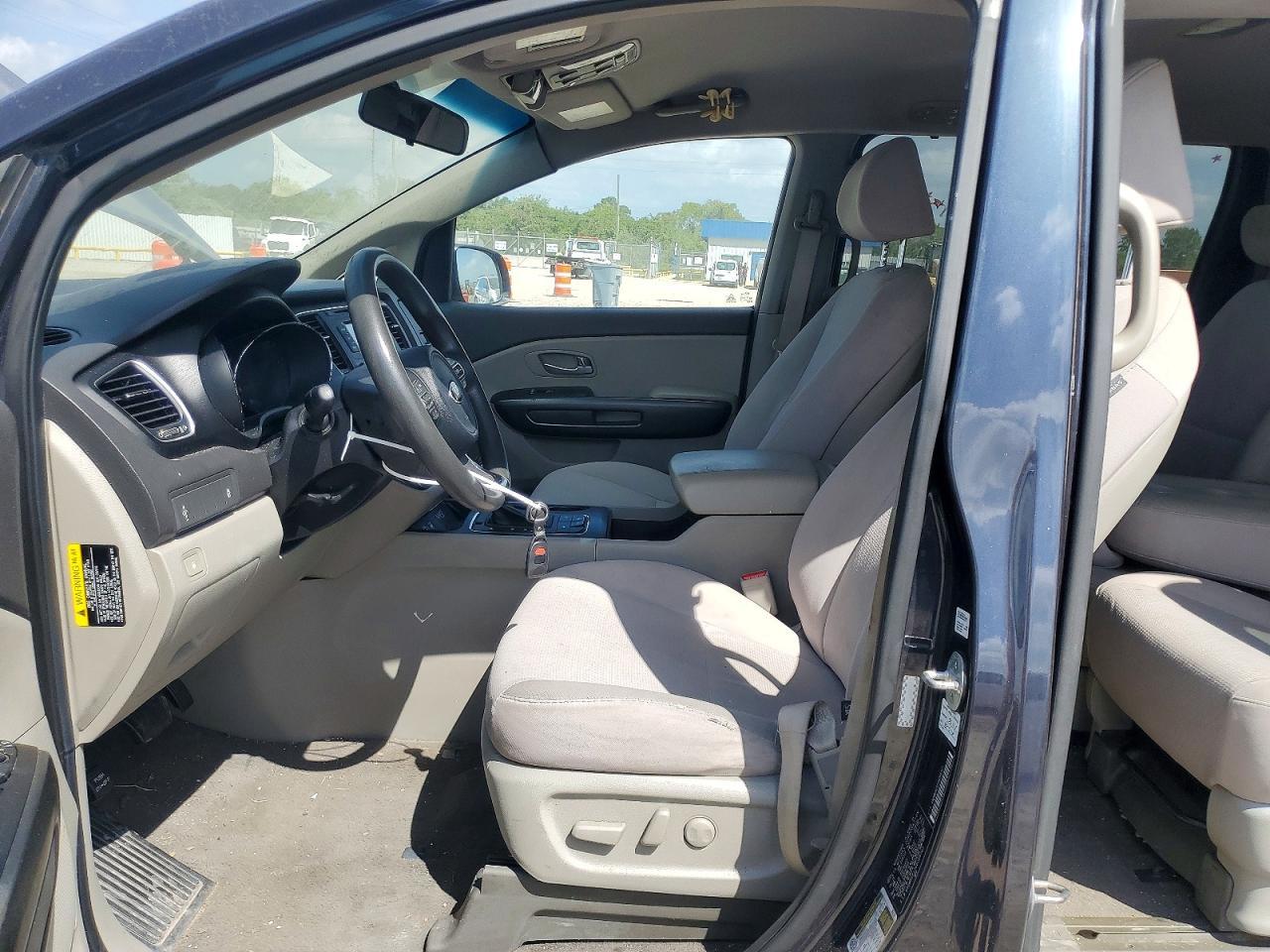 2016 Kia Sedona Lx - Image 7