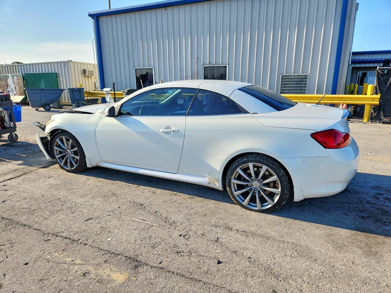 2009 Infiniti G37 Convertible Base - Фото 2