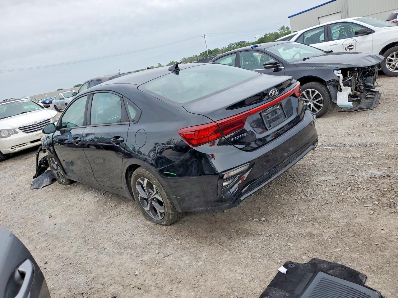 2019 Kia Forte Lxs - Image 2