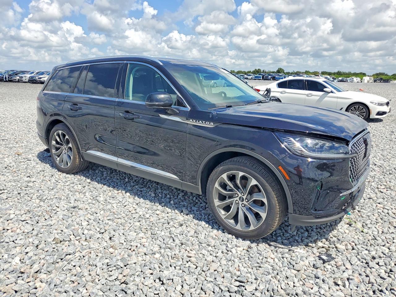 2025 Lincoln Aviator - Image 4