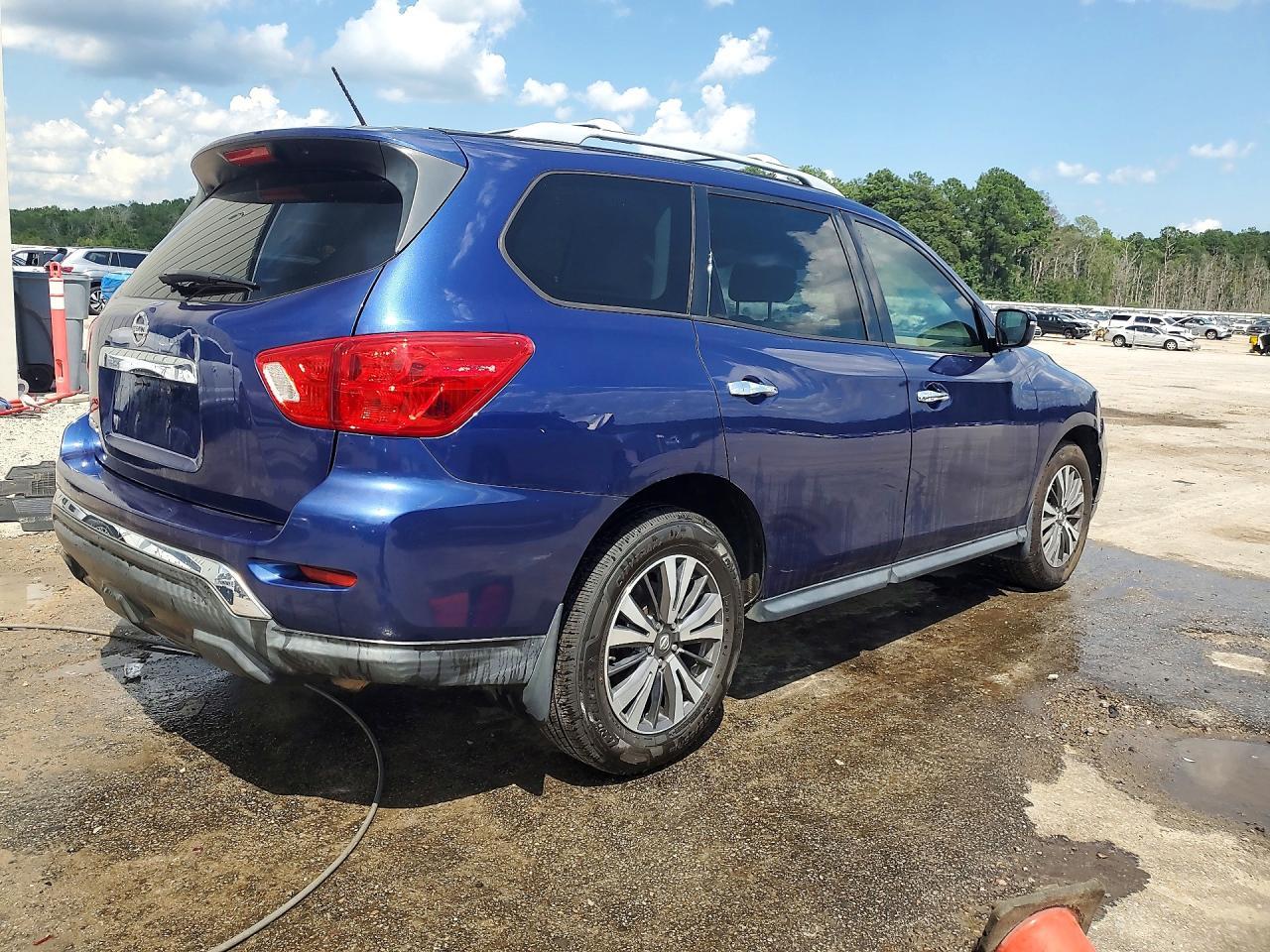 2017 Nissan Pathfinder S - Фото 3