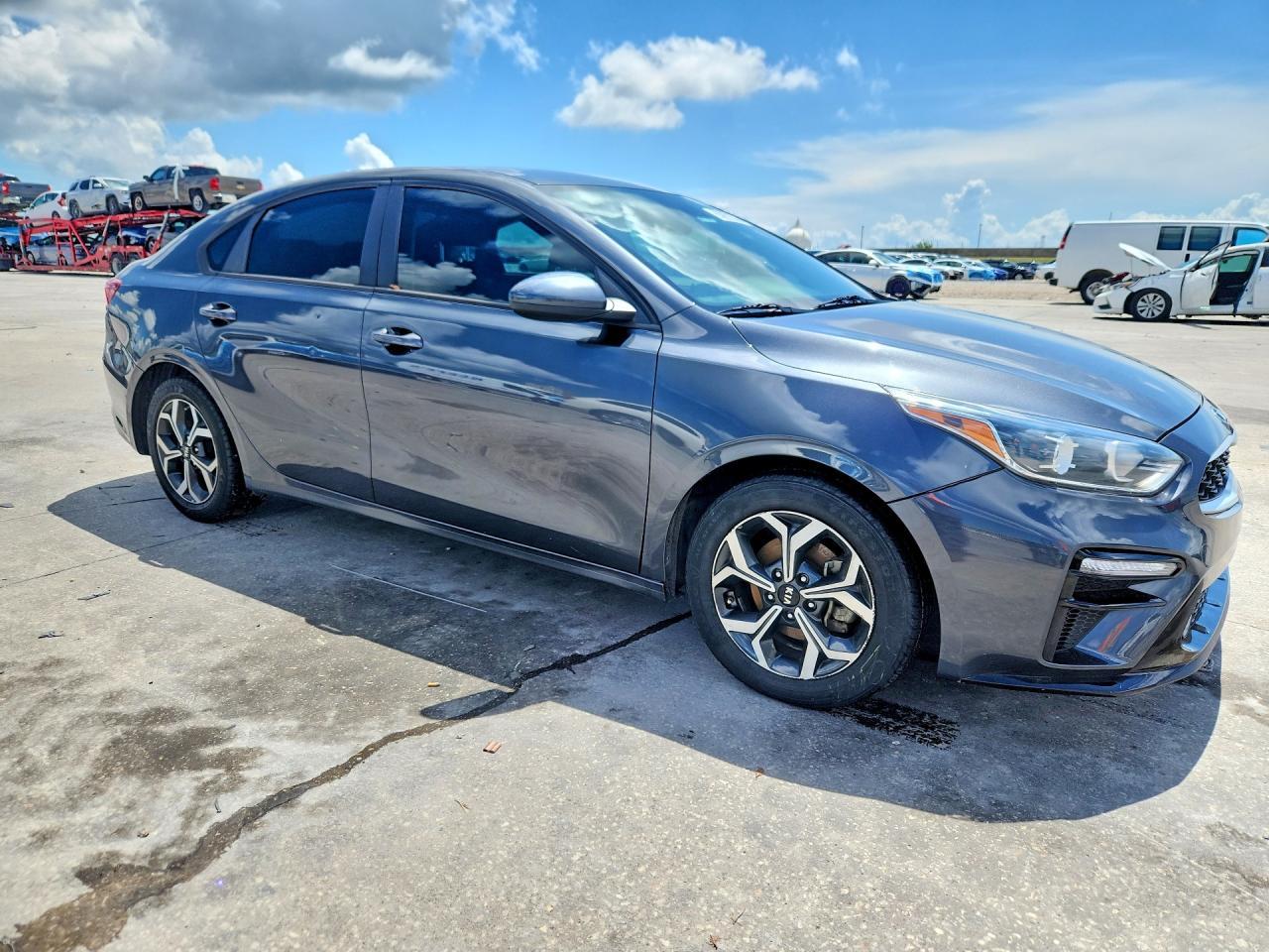 2021 Kia Forte Lxs - Фото 4