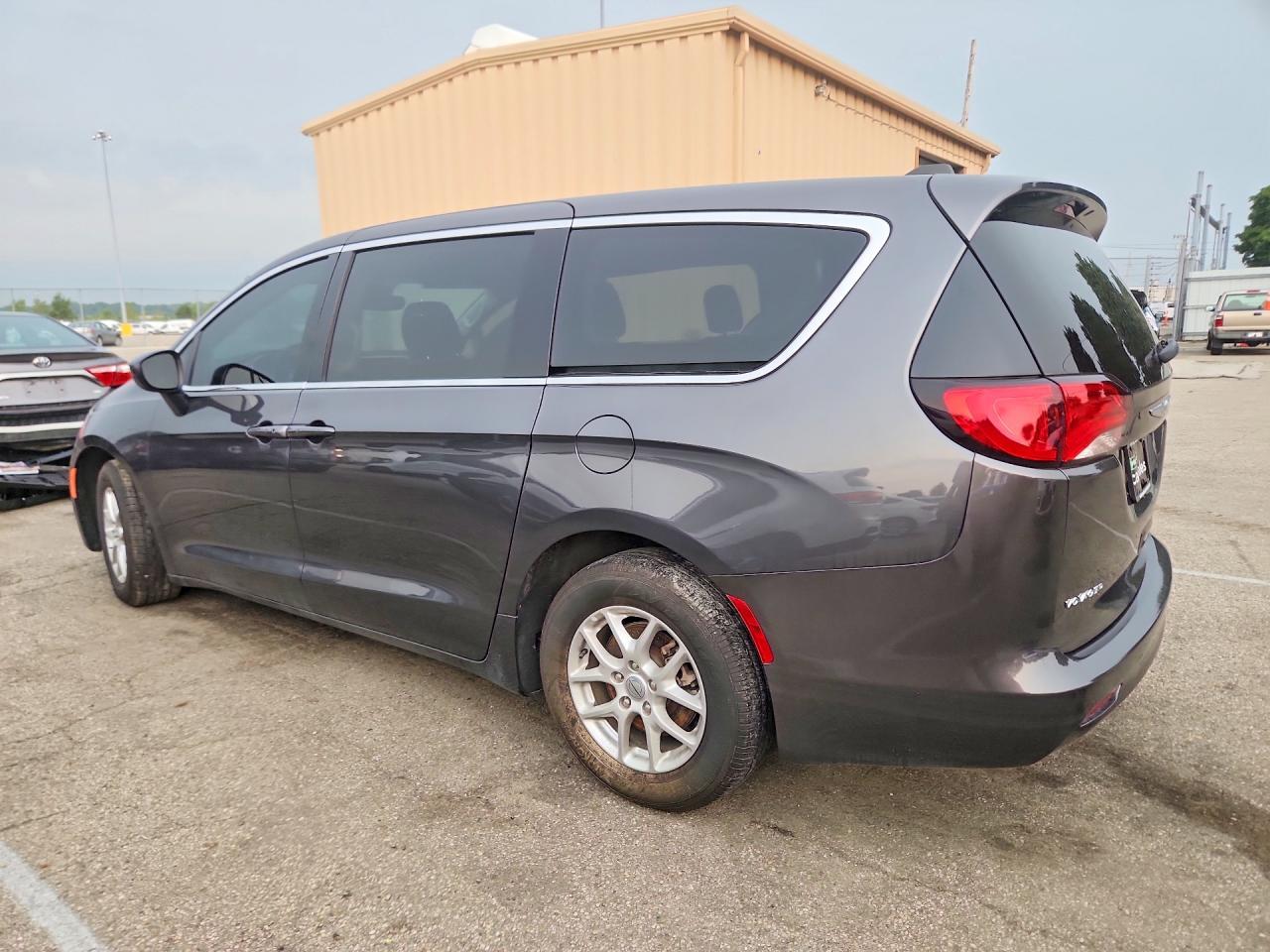 2023 Chrysler Voyager Lx - Image 2