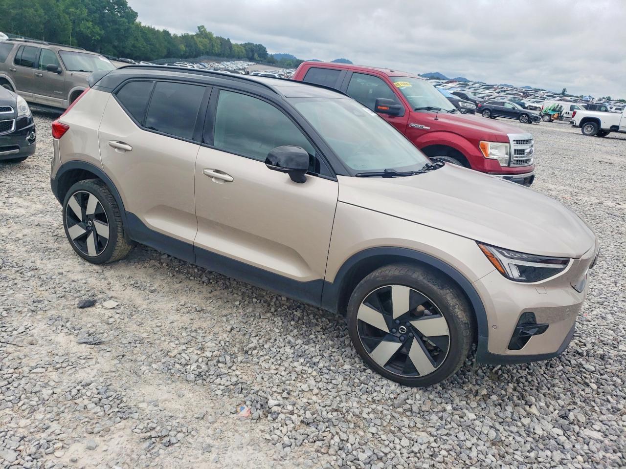 2023 Volvo Xc40 Recharge Plus - Image 4