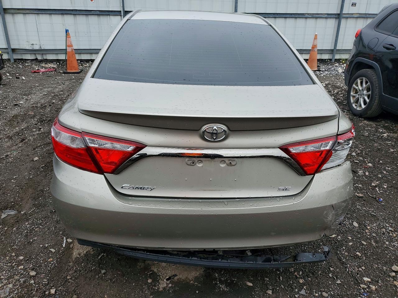 2015 Toyota Camry Se - Фото 6