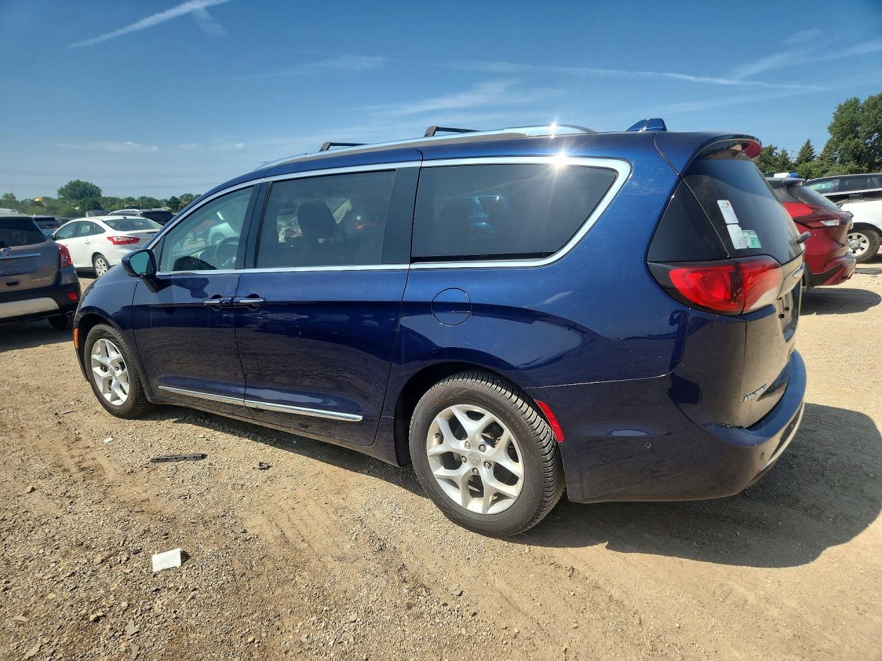 2017 Chrysler Pacifica Touring L Plus - Фото 2