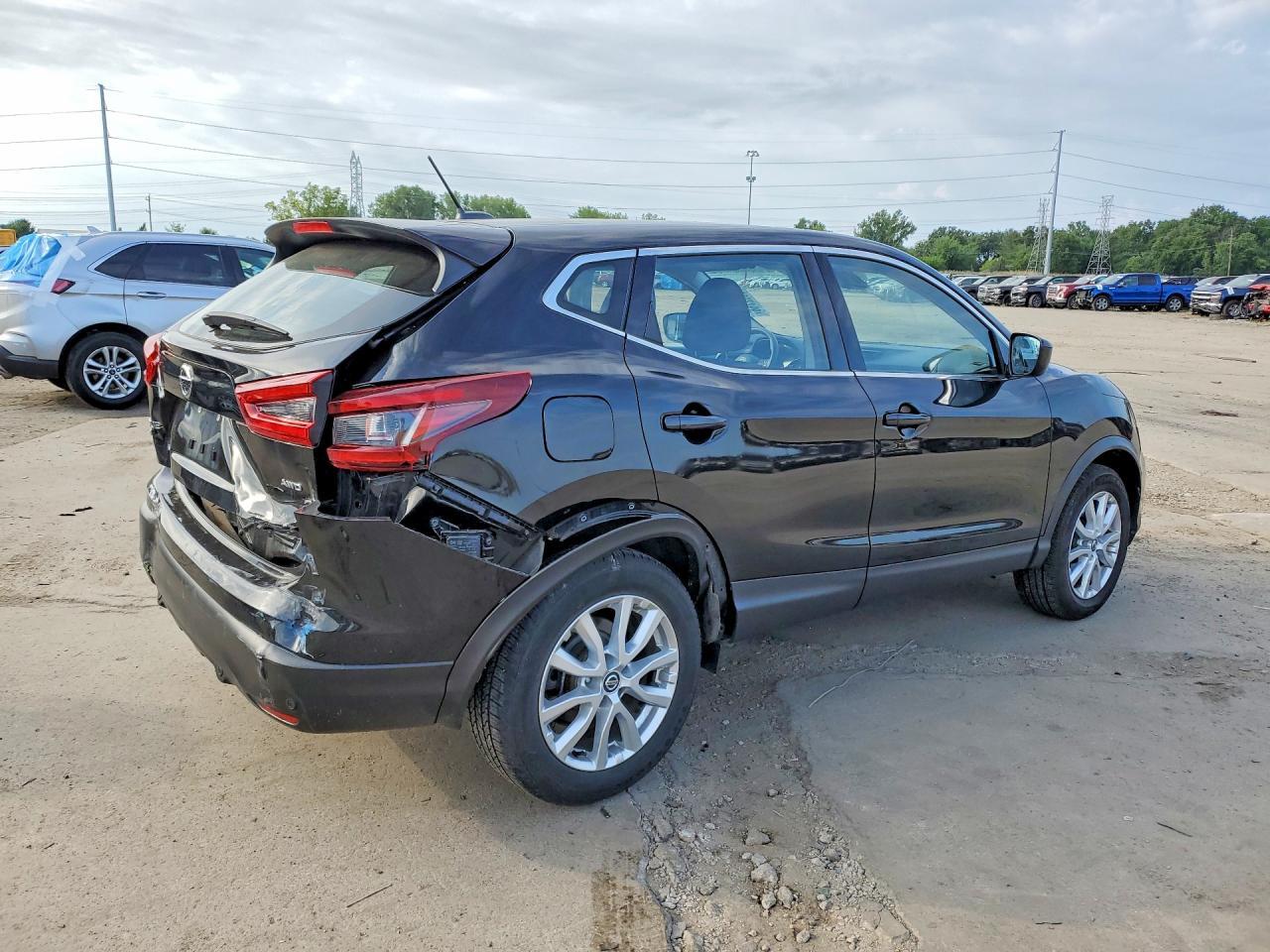 2021 Nissan Rogue Sport S - Фото 3