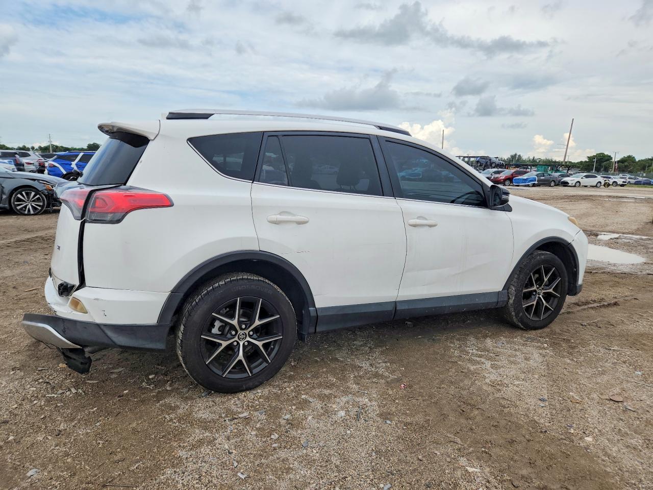 2016 Toyota Rav4 Se - Image 3