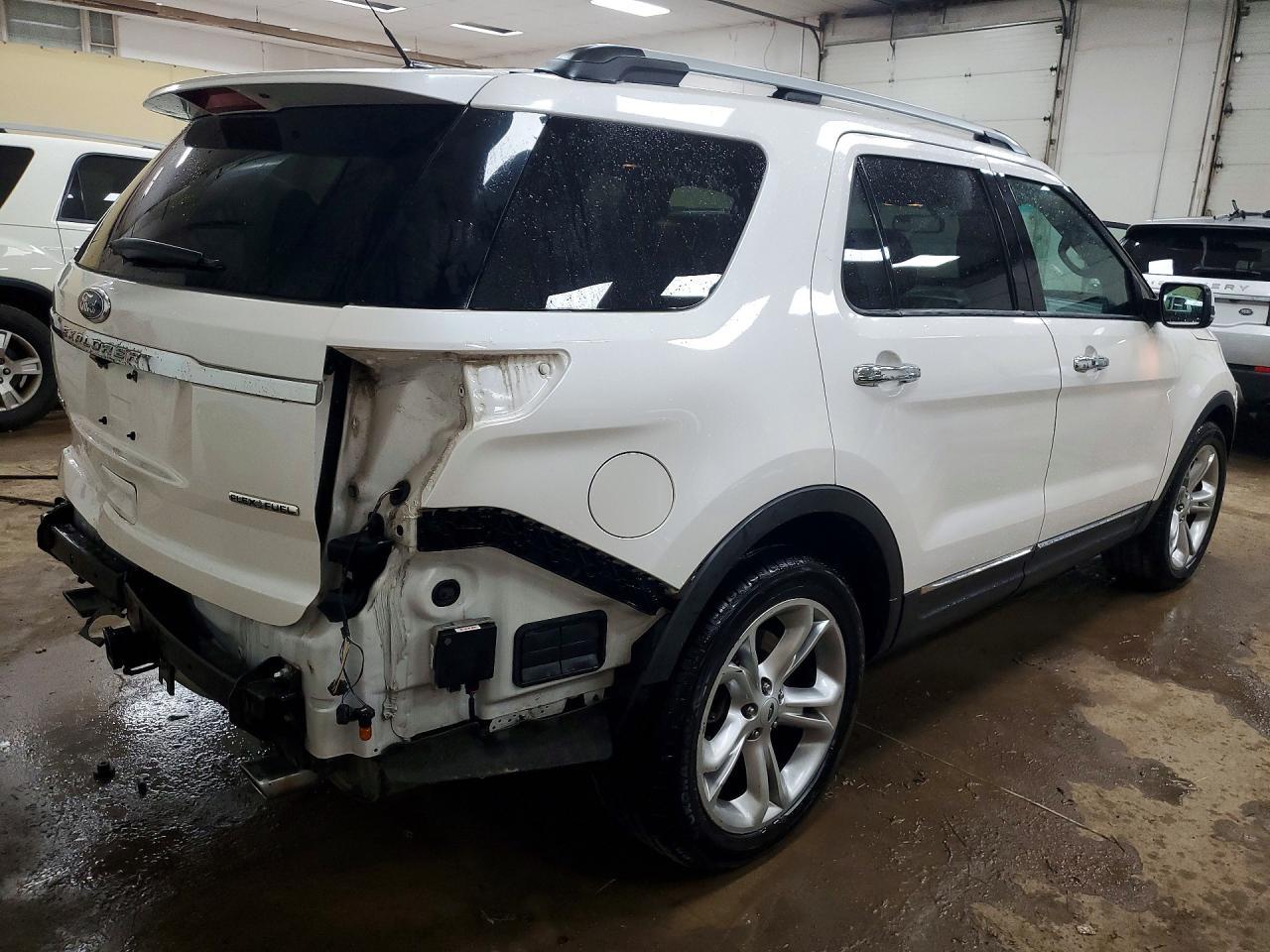 2015 Ford Explorer Limited - Image 3