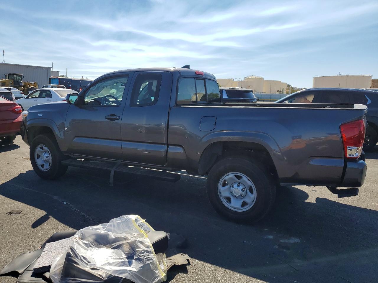 2017 Toyota Tacoma Sr - Фото 2