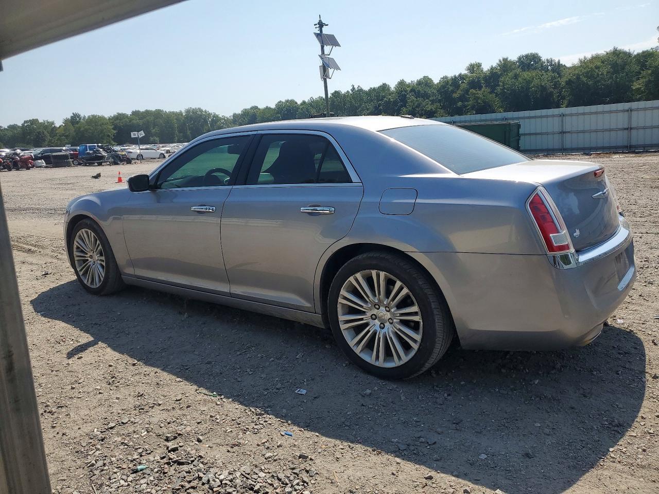 2014 Chrysler 300C - Фото 2