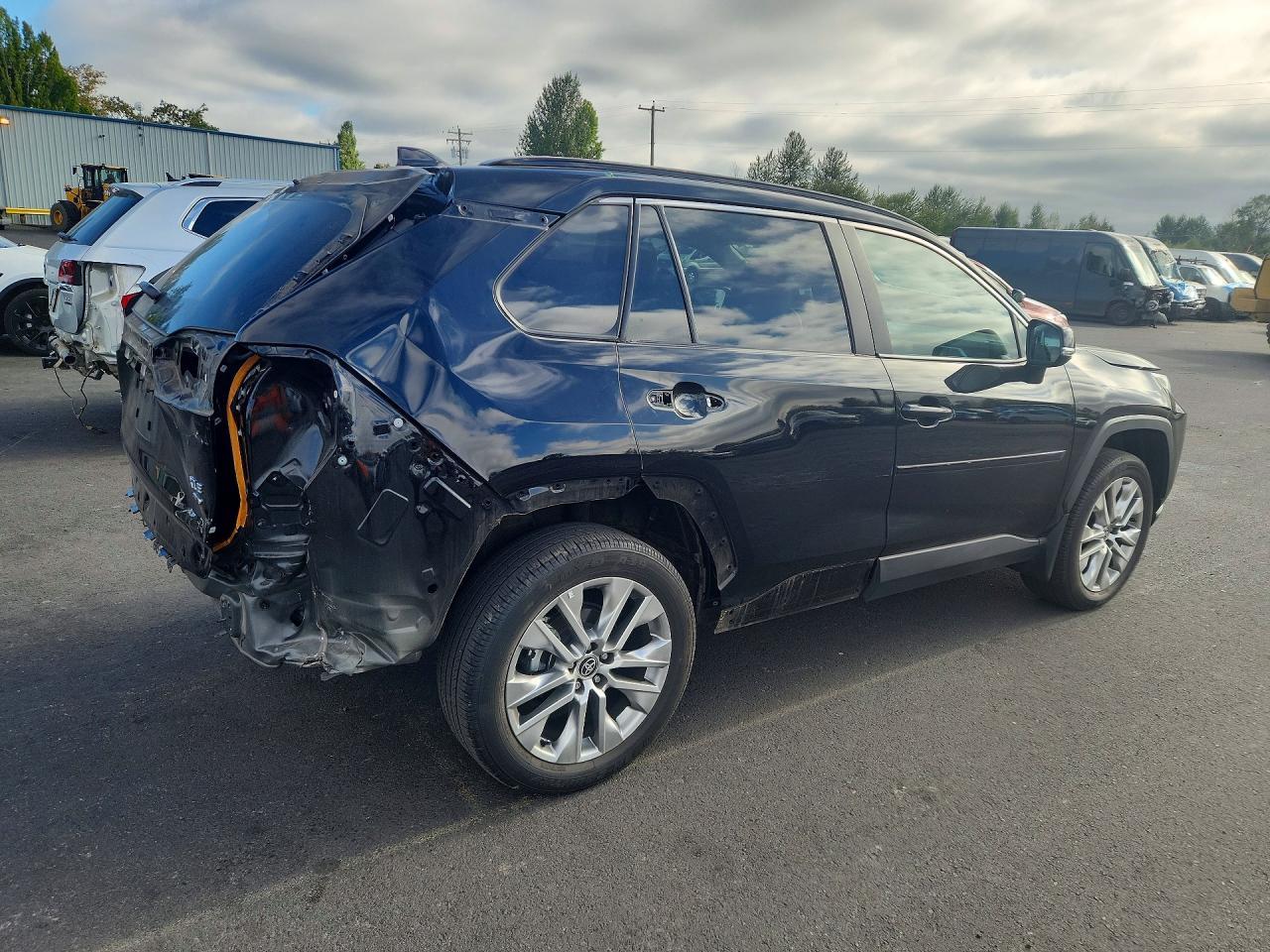 2024 Toyota Rav4 Xle Premium - Image 3