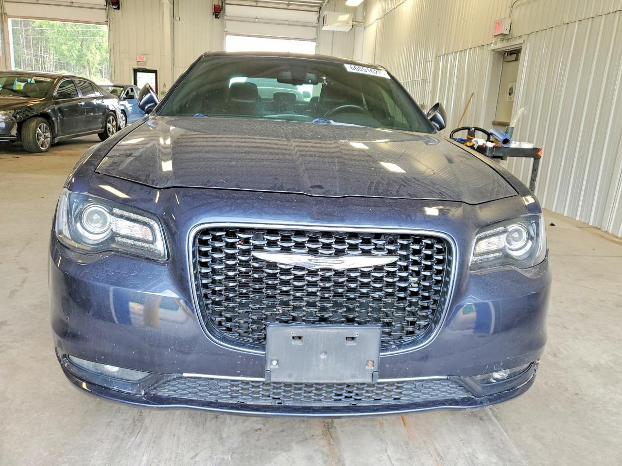 2016 Chrysler 300 S - Image 5