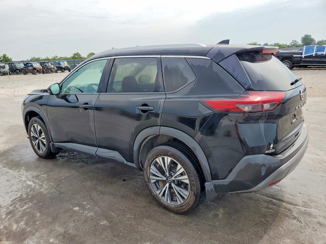 2021 Nissan Rogue Sv - Image 2