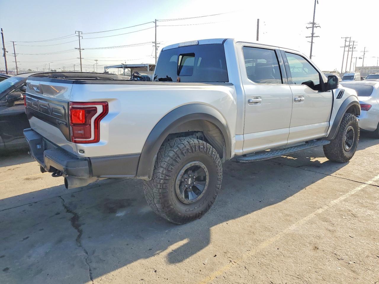 2017 Ford F150 Raptor - Фото 3