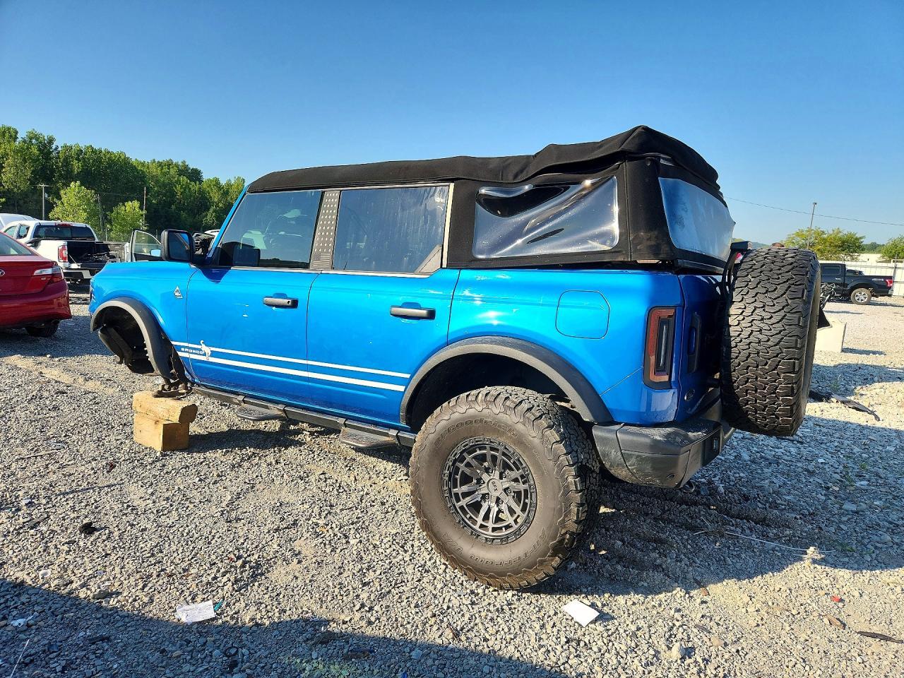 2023 Ford Bronco Base - Image 2
