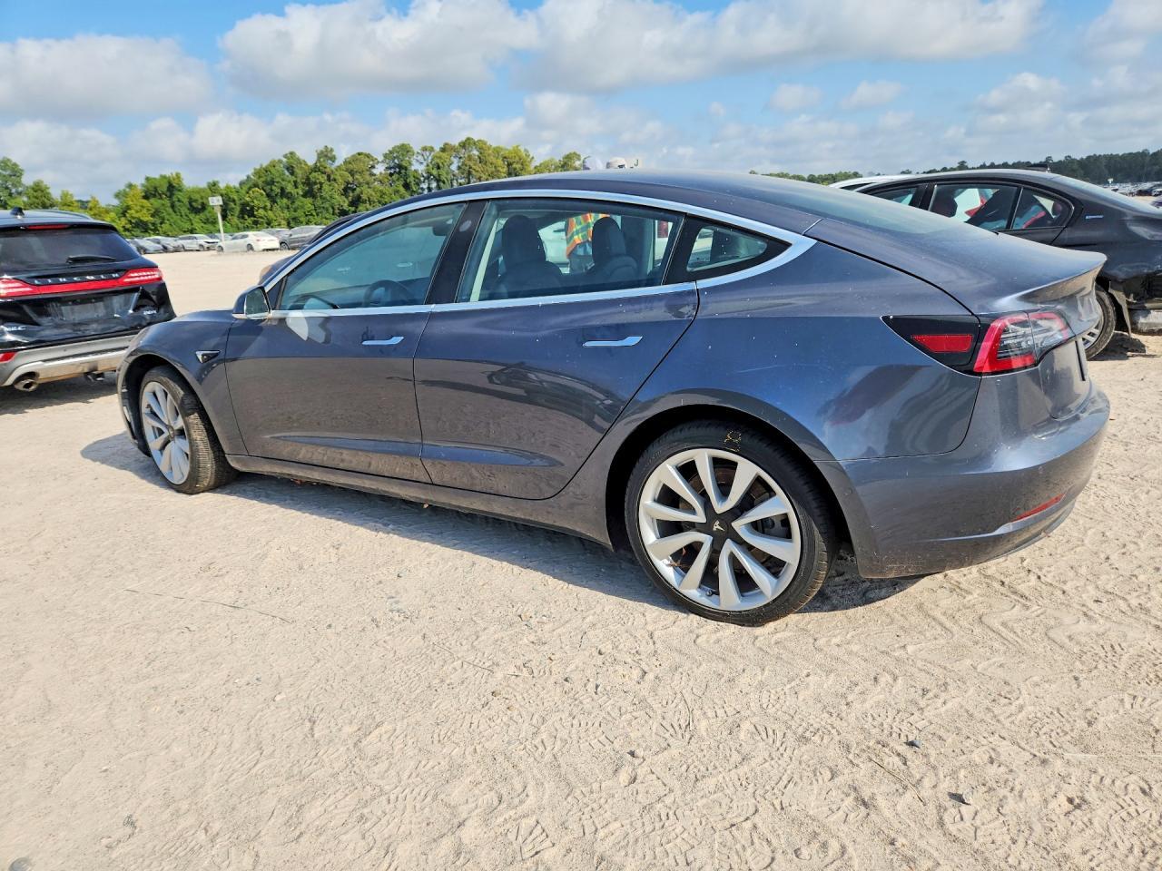 2018 Tesla Model 3 - Фото 2