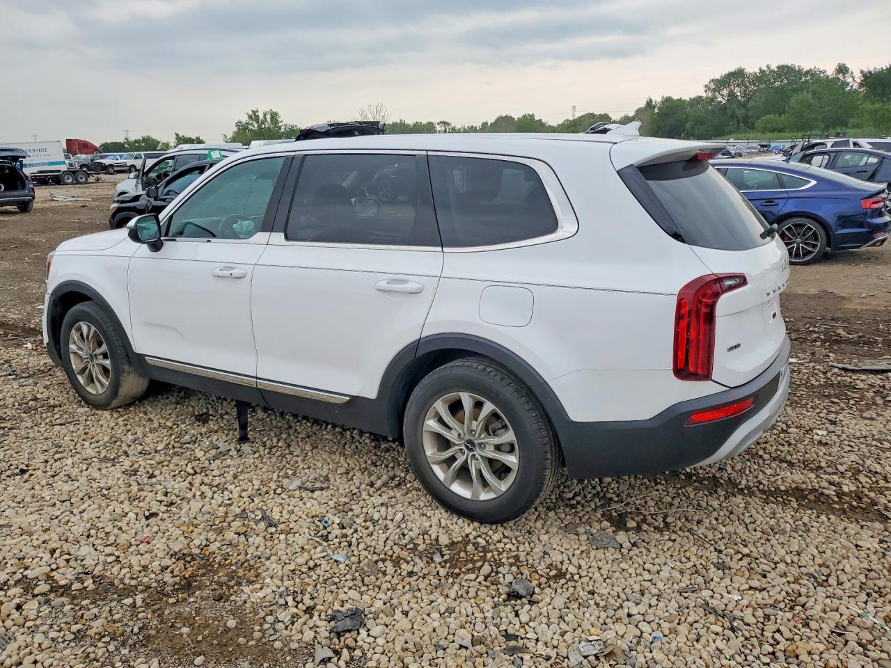 2022 Kia Telluride Lx - Image 2