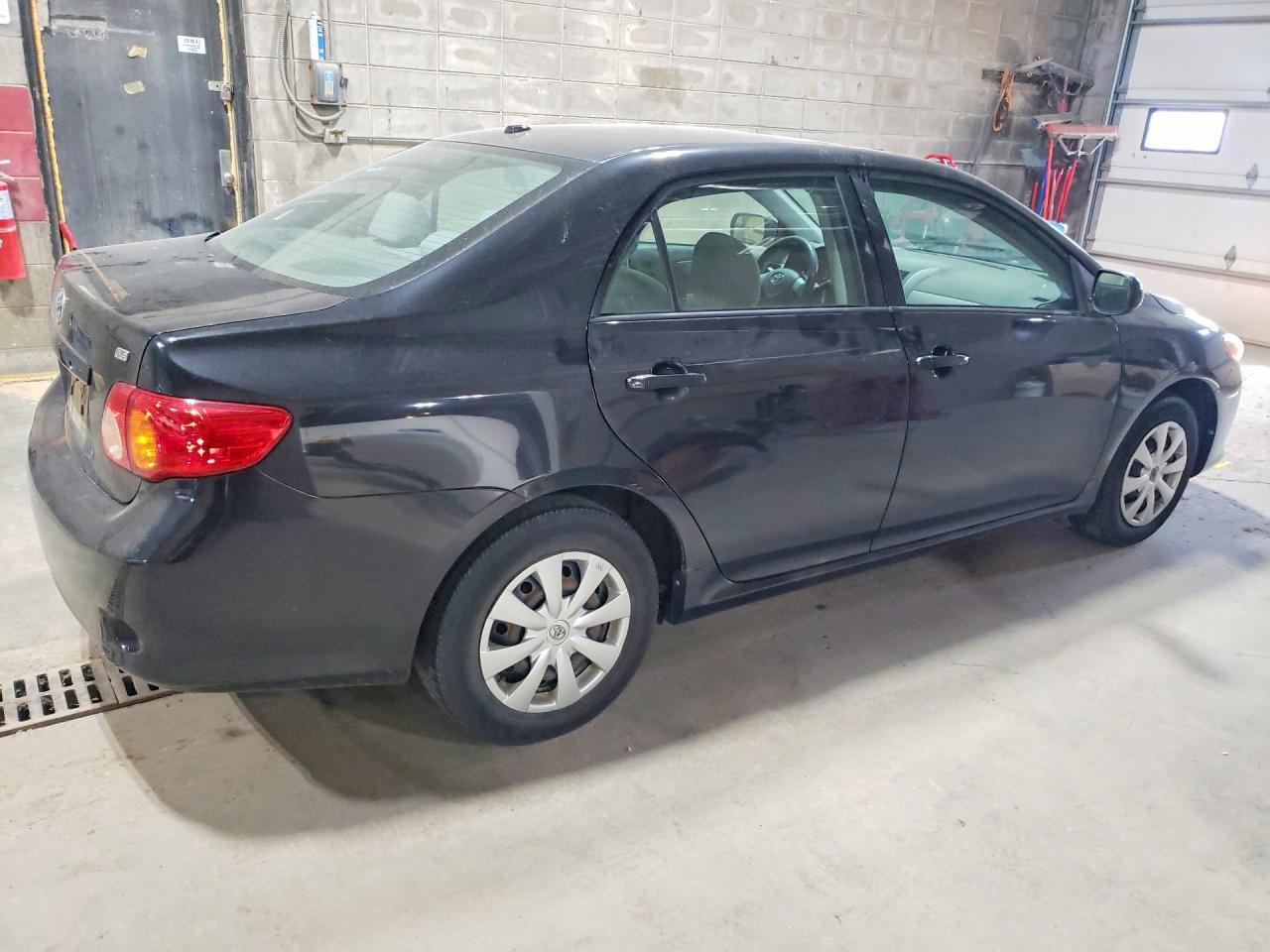 2010 Toyota Corolla Le - Фото 3