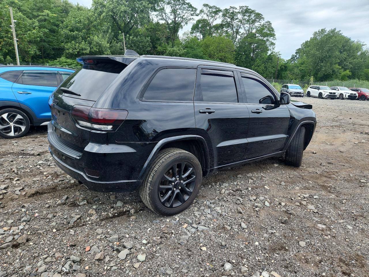 2021 Jeep Grand Cherokee Laredo - Image 3