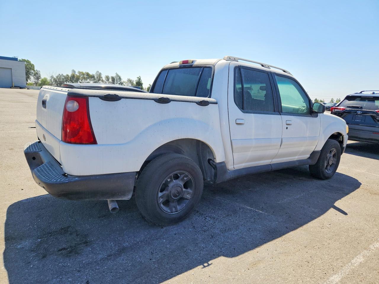 2002 Ford Explorer Sport Trac - Image 3
