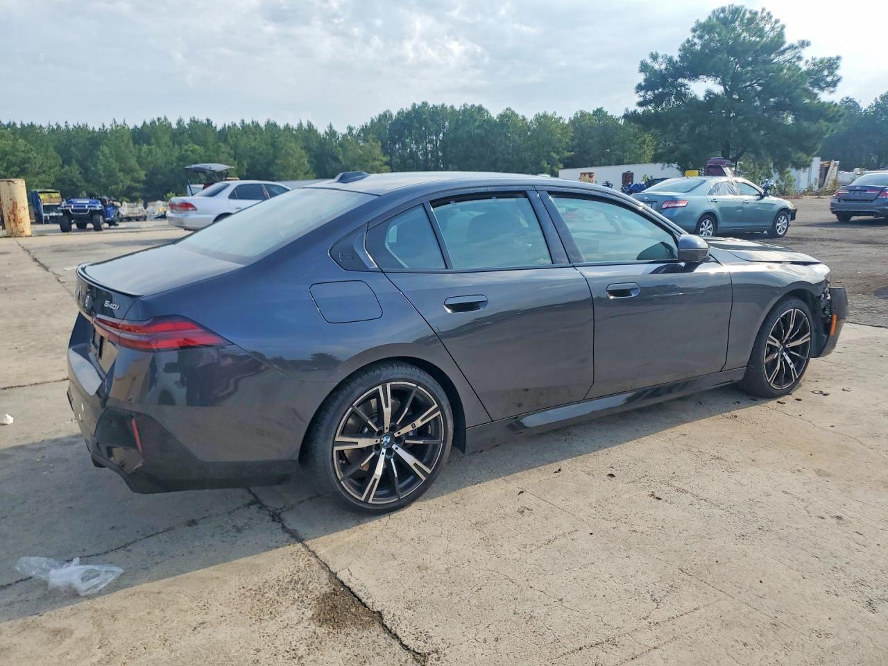 2025 BMW 540 Xi - Image 3