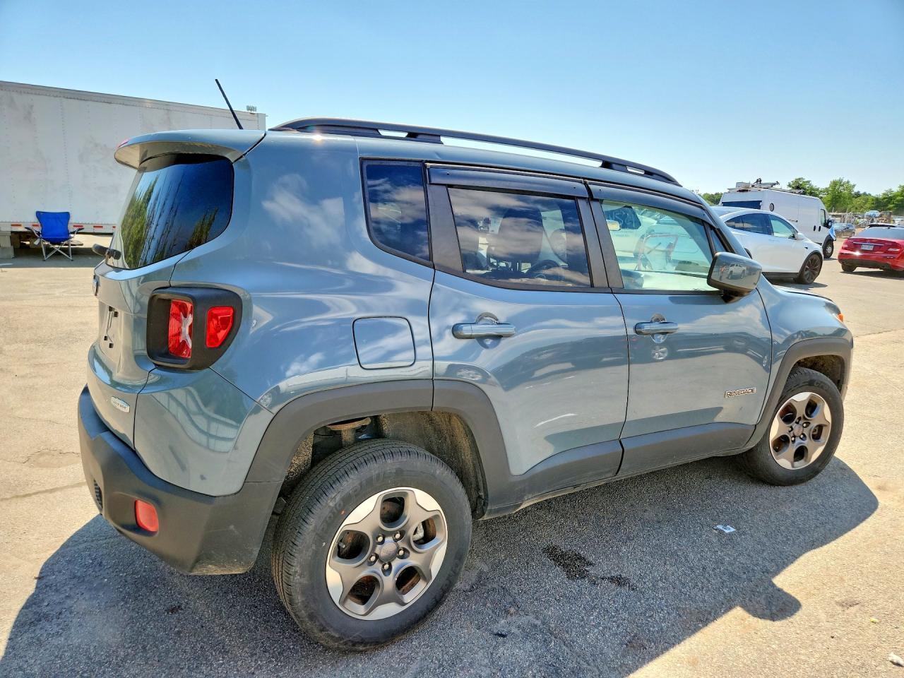 2017 Jeep Renegade Latitude - Image 3