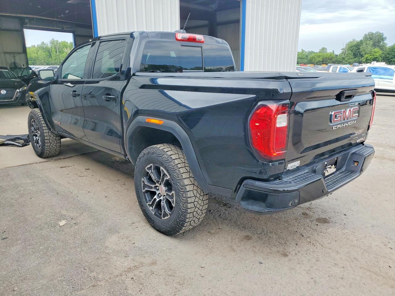 2024 GMC Canyon At4 - Фото 2