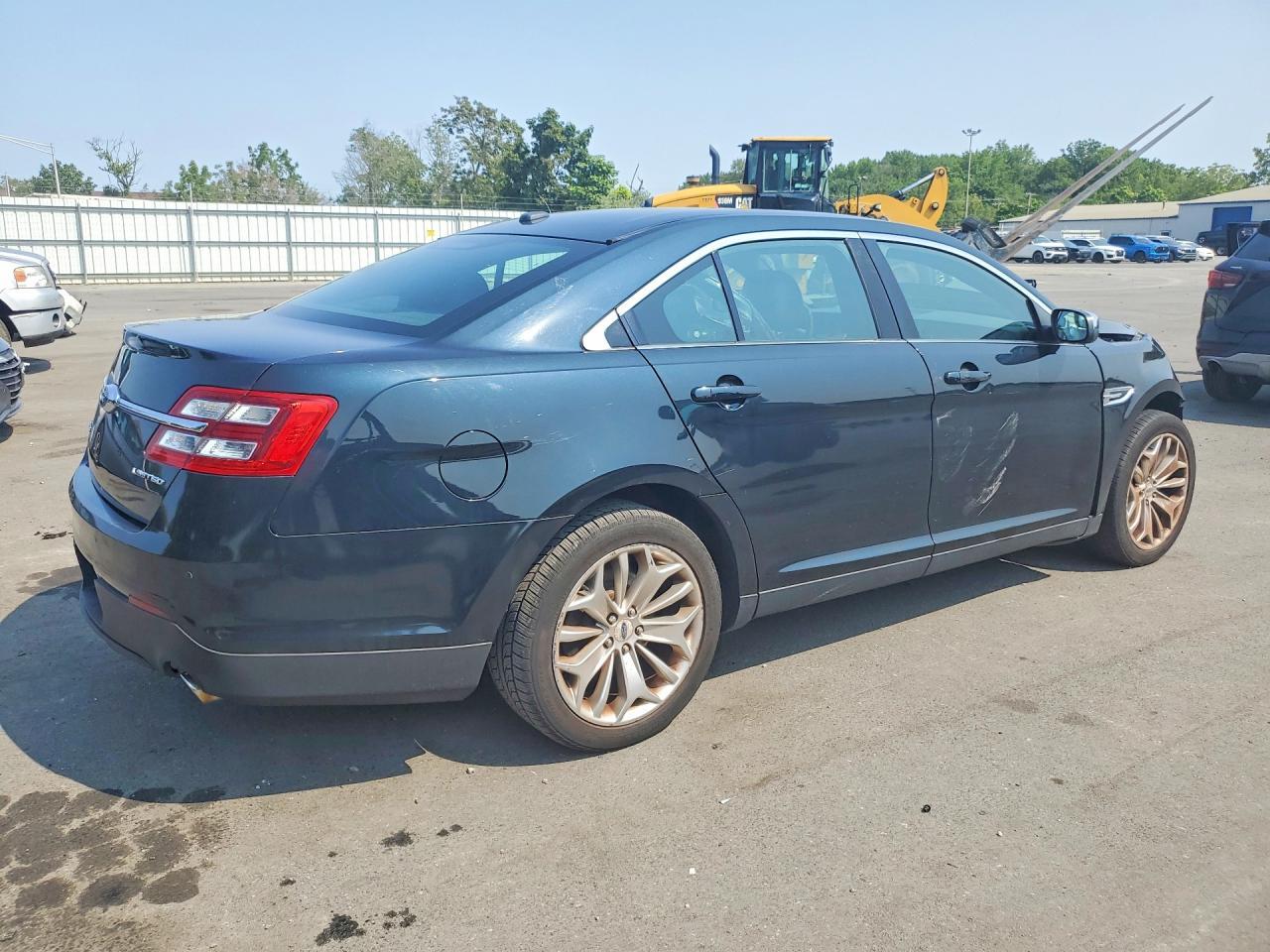 2015 Ford Taurus Limited - Image 3