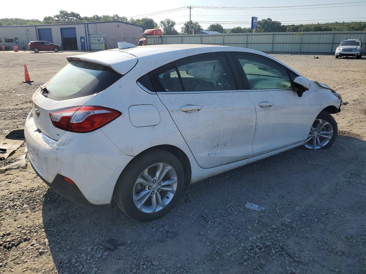 2019 Chevrolet Cruze Lt - Image 3