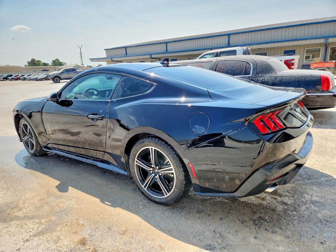 2024 Ford Mustang - Фото 2