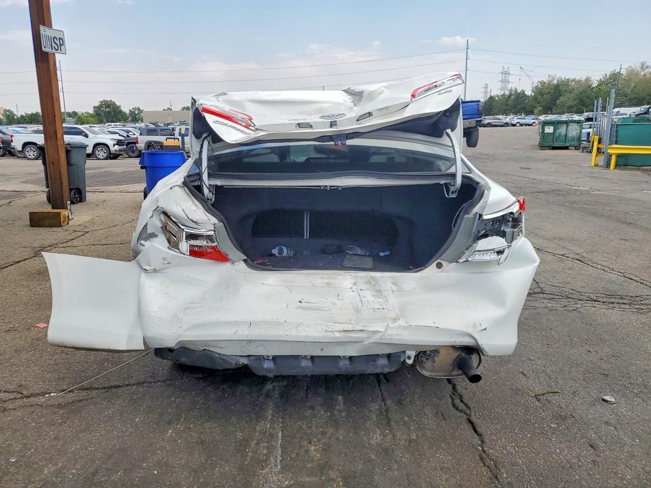 2012 Toyota Camry Le - Image 6