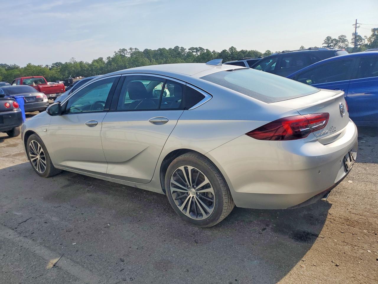 2018 Buick Regal Essence - Image 2