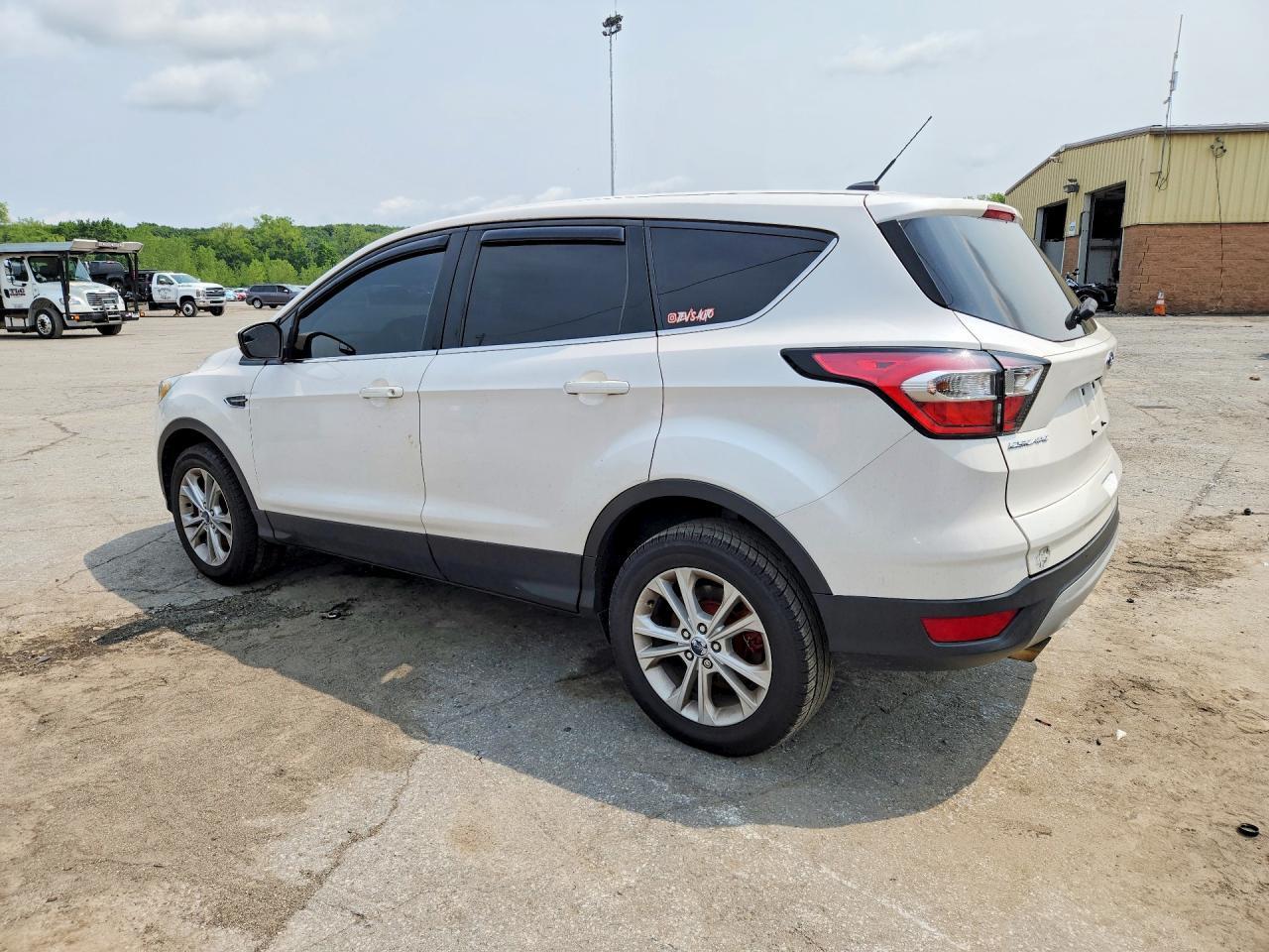 2017 Ford Escape Se - Фото 2