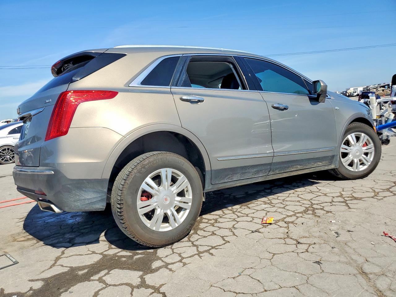 2018 Cadillac Xt5 Luxury - Image 3