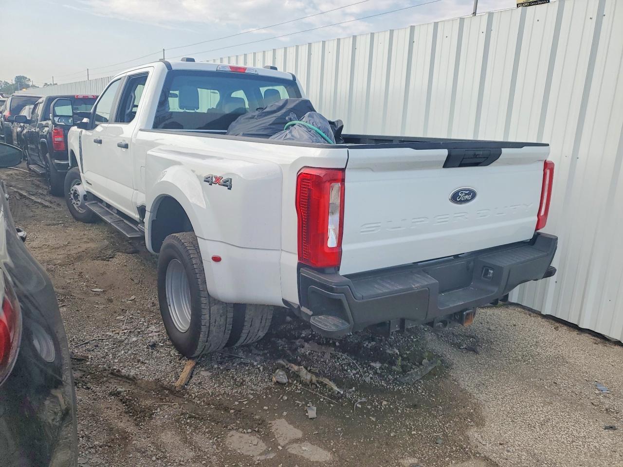 2025 Ford F350 Super Duty - Фото 2