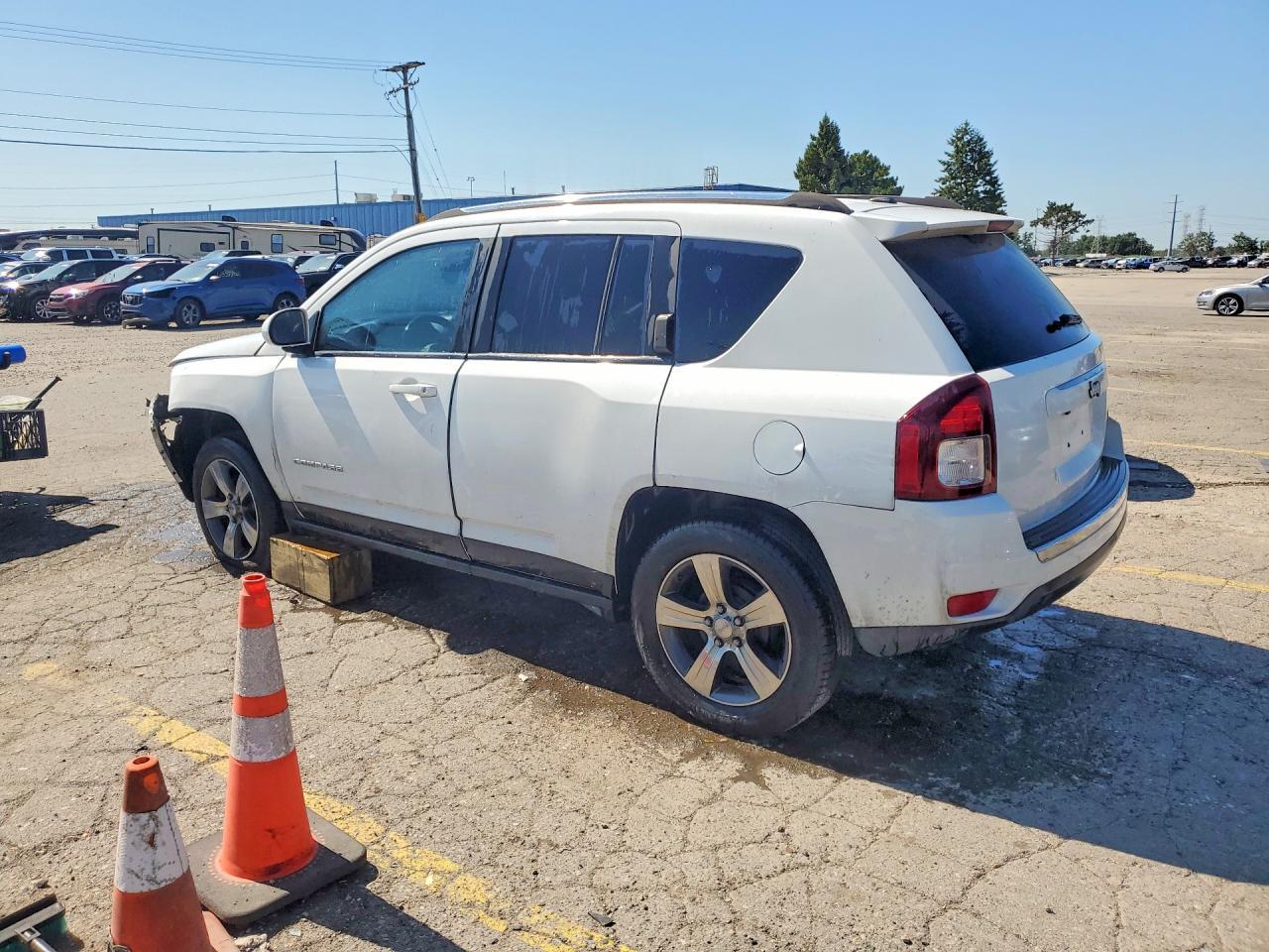 2017 Jeep Compass Latitude - Image 2