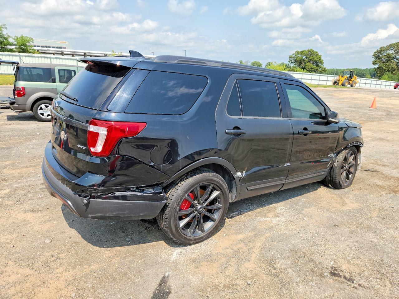 2017 Ford Explorer Xlt - Image 3