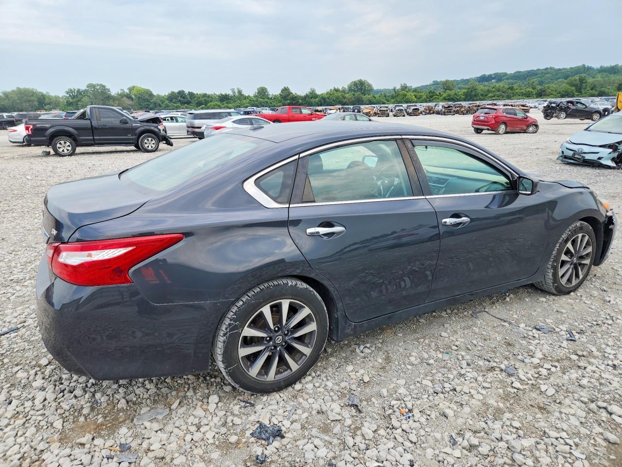 2017 Nissan Altima 2.5 - Фото 3
