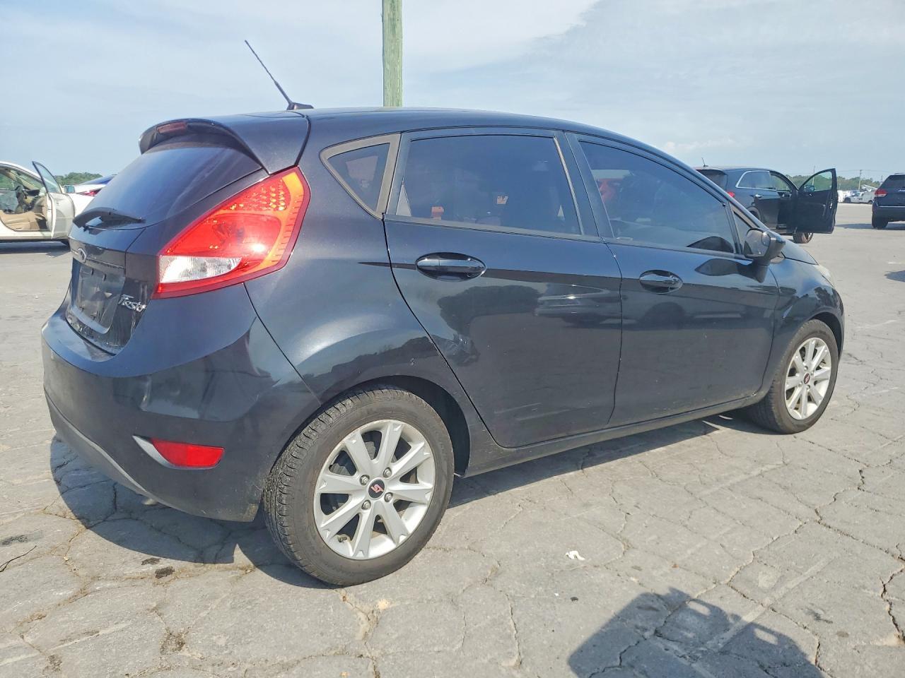 2011 Ford Fiesta Se - Image 3