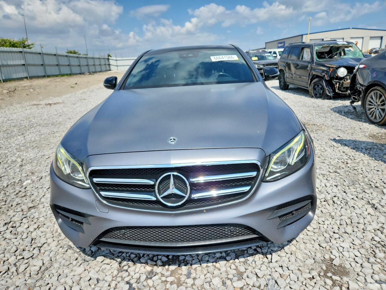 2018 Mercedes-Benz E 300 - Фото 5