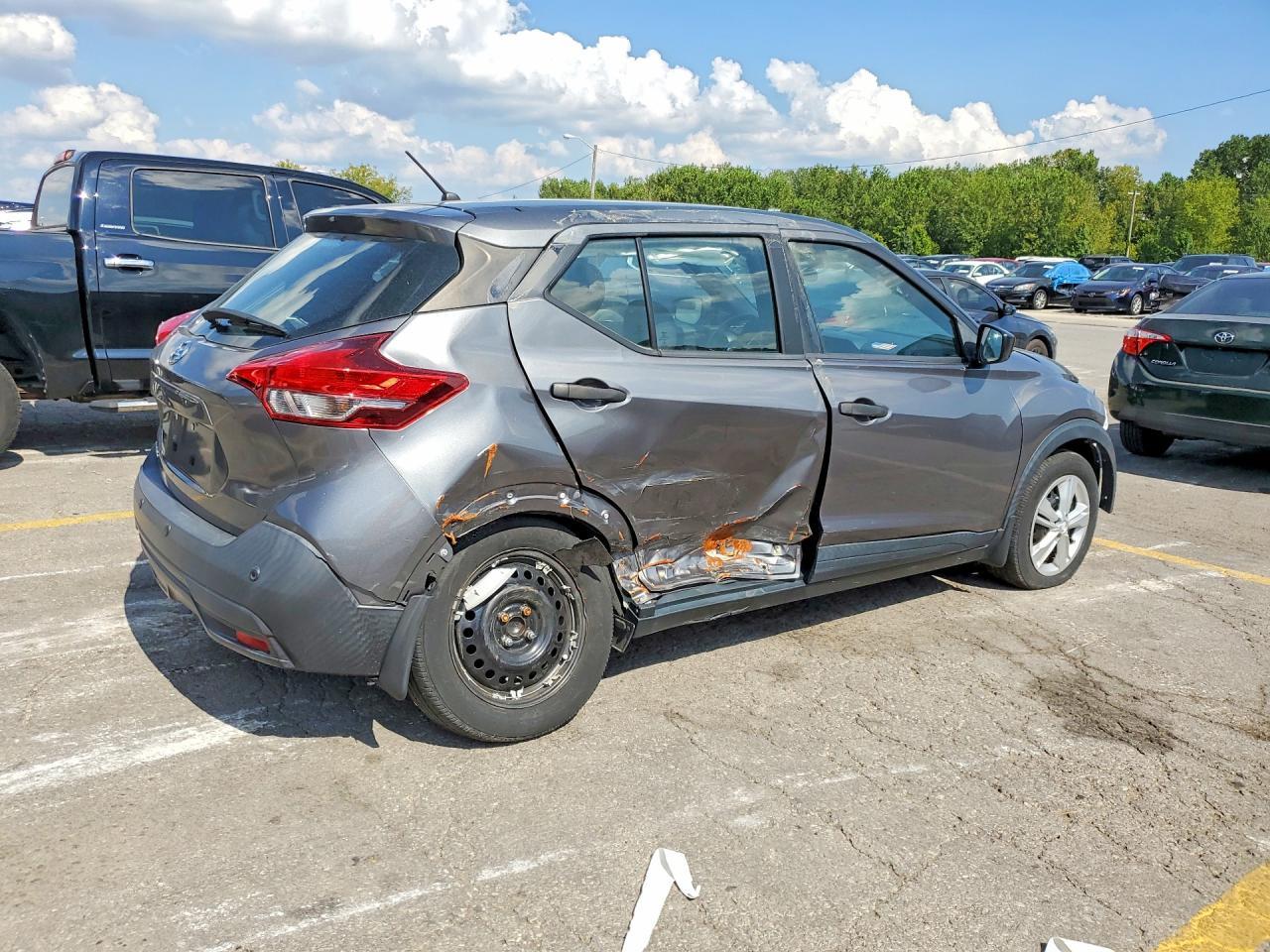 2020 Nissan Kicks S - Фото 3