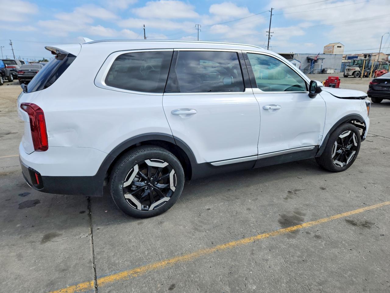 2024 Kia Telluride S - Image 3