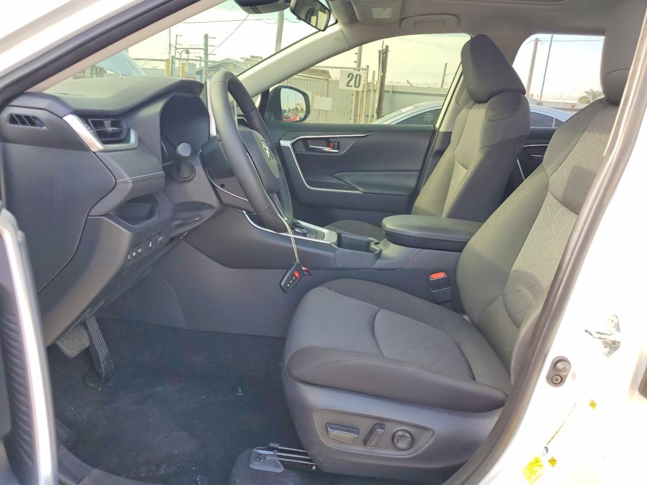 2025 Toyota Rav4 Hybrid Xle - Image 7