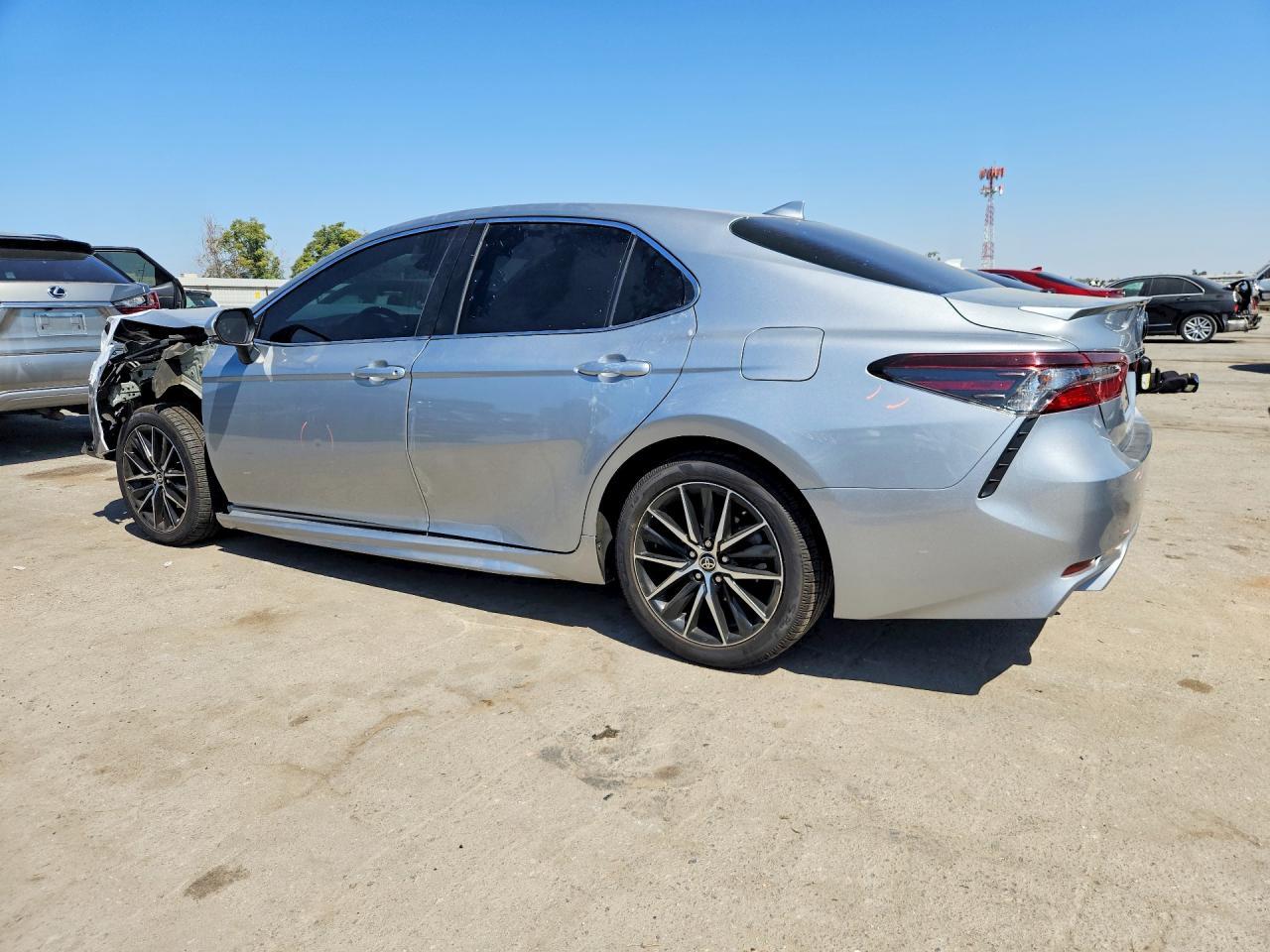 2023 Toyota Camry Se - Фото 2