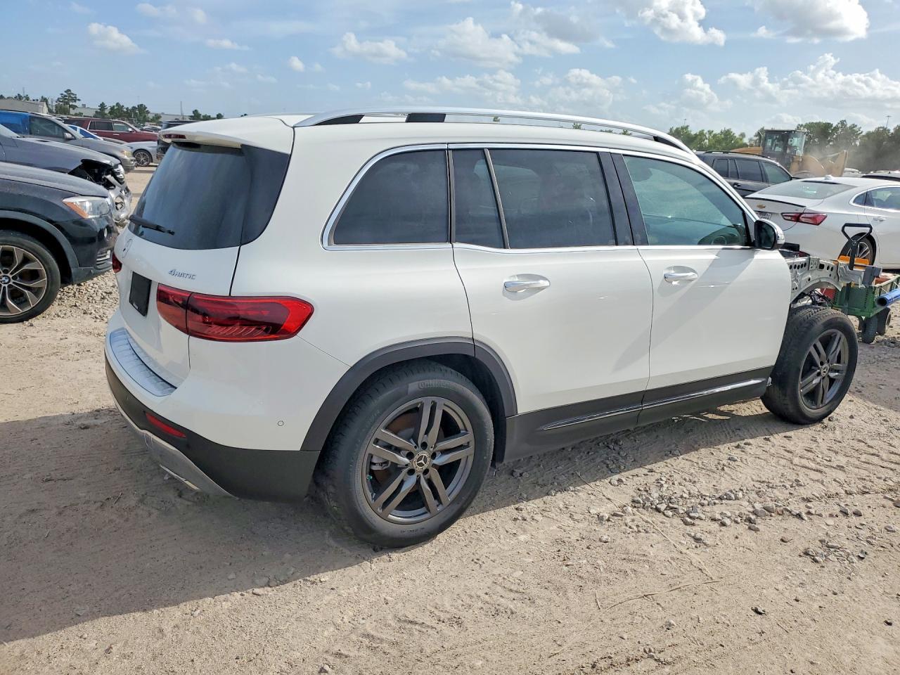 2025 Mercedes-Benz Glb 250 4Matic - Фото 3